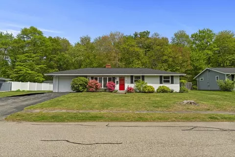50 Bradford St, Holbrook, MA 02343