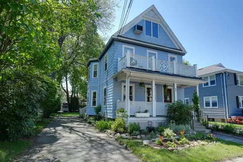 10 Woodland St #10, Belmont, MA 02478