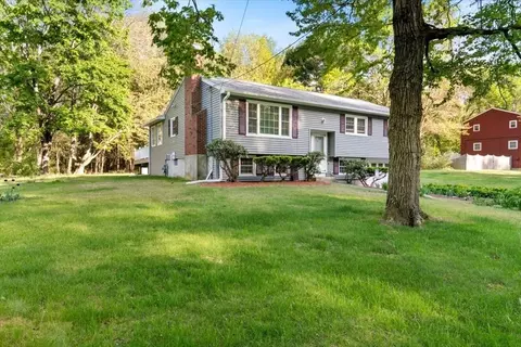 44 Colonial Dr, Tewksbury, MA 01876