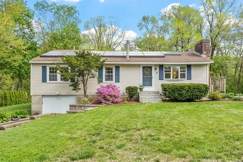 7 Squannacook Ter, Townsend, MA 01469