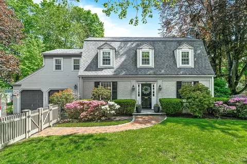 131 Brook St, Wellesley, MA 02482
