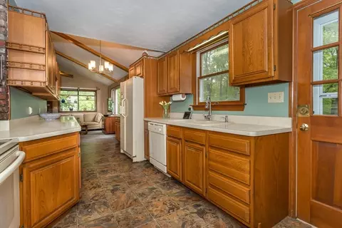 498 York St, Canton, MA 02021 photo 5