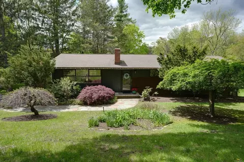9 Thornberry Rd, Winchester, MA 01890
