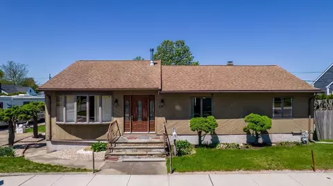 43 Russells Mills Rd, Dartmouth, MA 02748