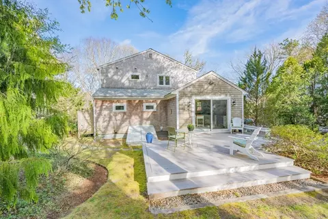 374 Putnam, Cotuit, MA 02635