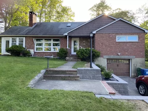 94 Center St, Burlington, MA 01803