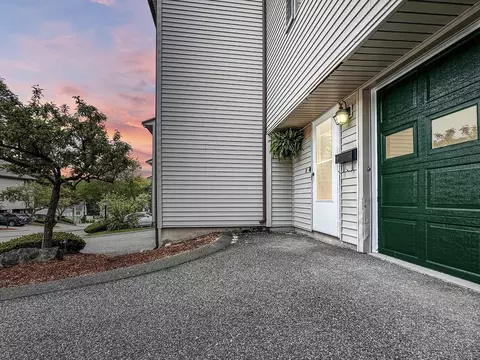61 Crestview Dr #61, Malden, MA 02148
