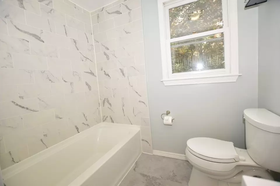 Bath - 118 Ridge Rd #118, Northborough, MA 01532 photo 2 of 4