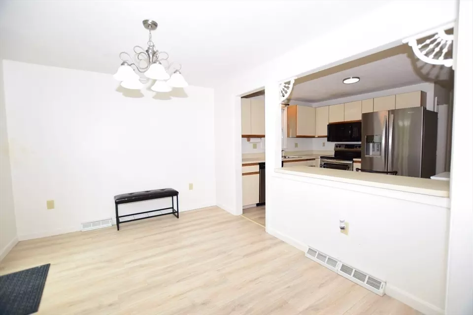 Dining - 118 Ridge Rd #118, Northborough, MA 01532 photo 2 of 3