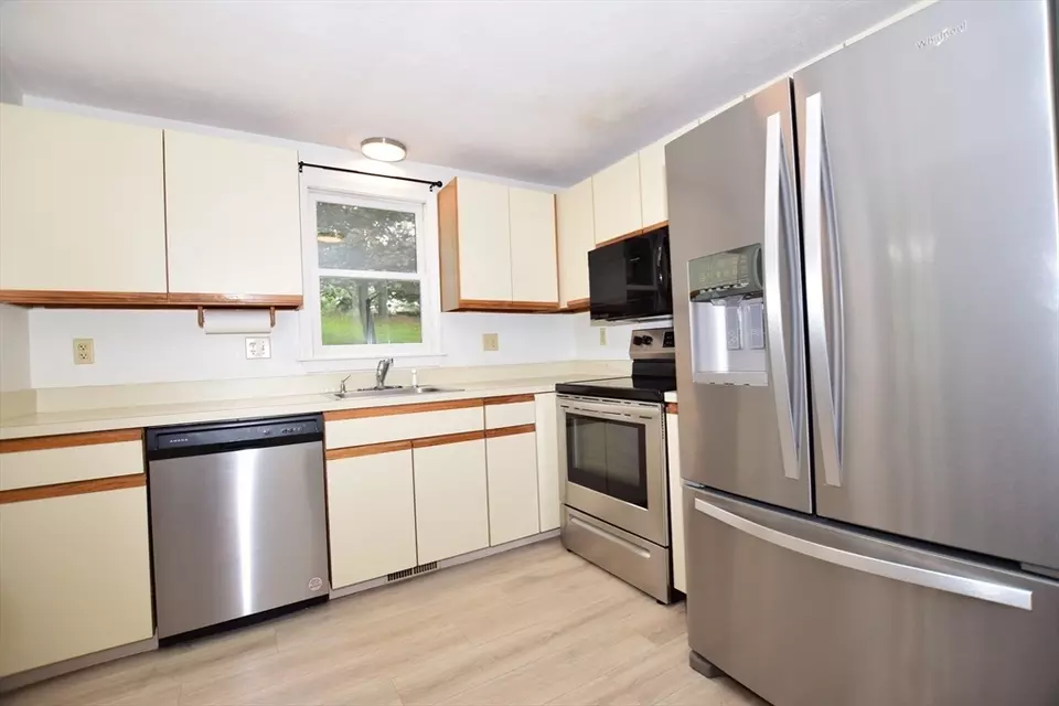 Kitchen - 118 Ridge Rd #118, Northborough, MA 01532 photo 2 of 3