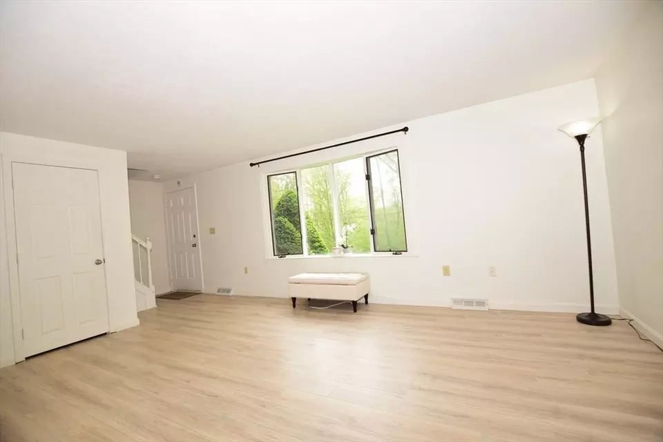 Living - 118 Ridge Rd #118, Northborough, MA 01532 photo 3 of 3