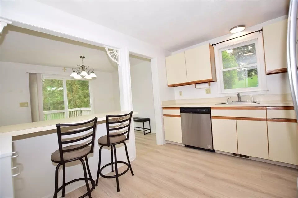 Kitchen - 118 Ridge Rd #118, Northborough, MA 01532 photo 3 of 3