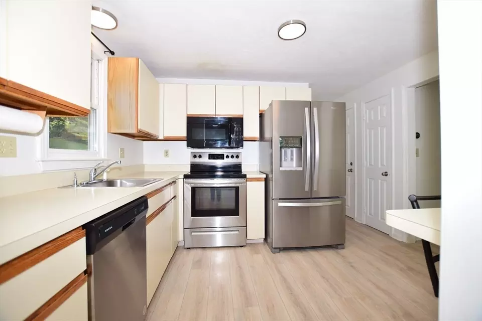 Kitchen - 118 Ridge Rd #118, Northborough, MA 01532 photo 1 of 3