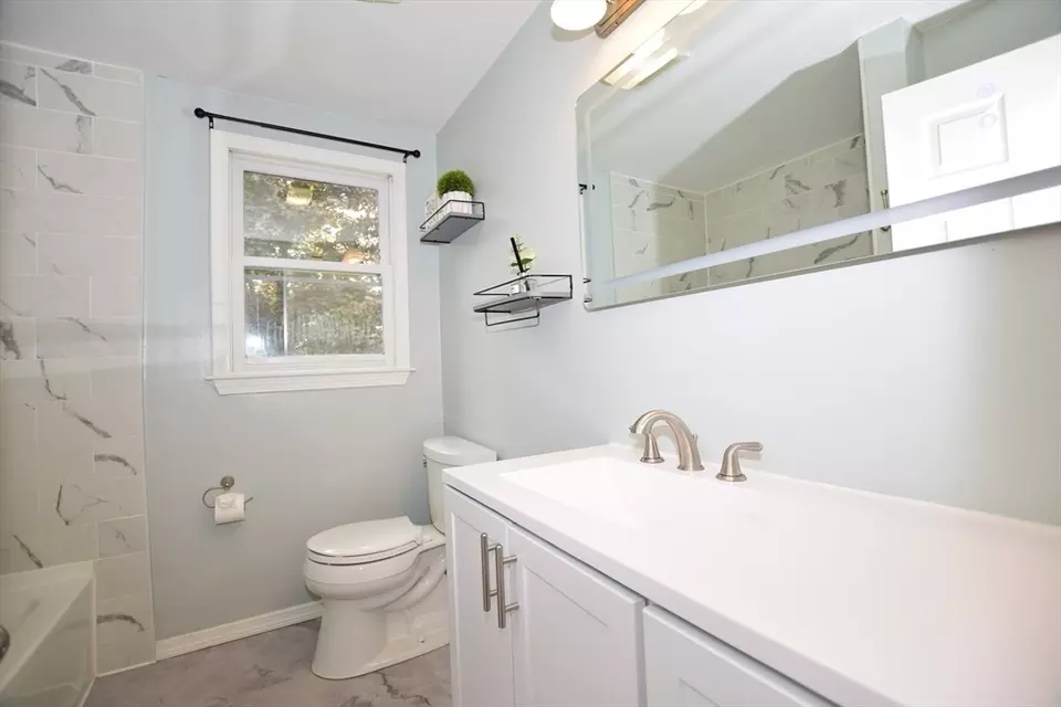 Bath - 118 Ridge Rd #118, Northborough, MA 01532 photo 3 of 4