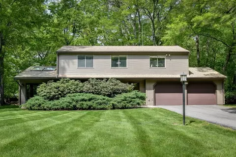 38 Stagecoach Dr, Ashland, MA 01721