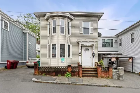 53 Pond St, Lowell, MA 01852