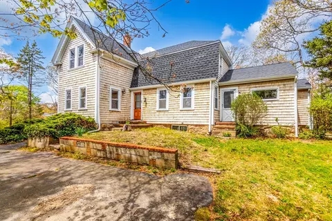 30 Saint Margarets St, Bourne, MA 02532