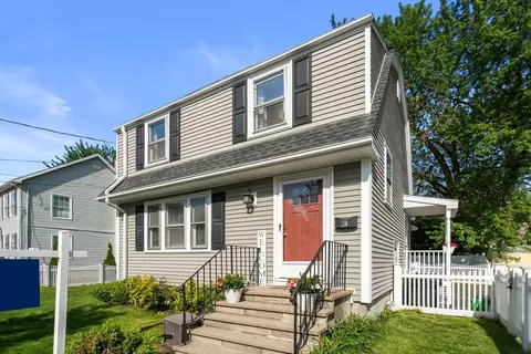 24 Keystone St, West Roxbury, MA 02132