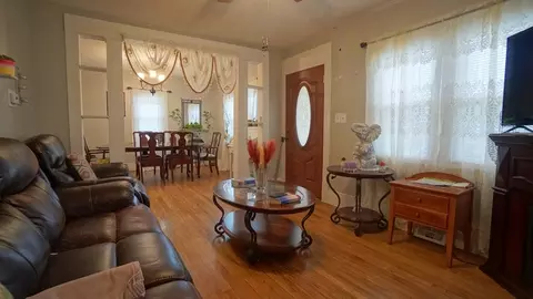 15 Viola St, Springfield, MA 01109 photo 4
