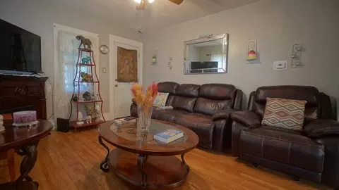 15 Viola St, Springfield, MA 01109 photo 5
