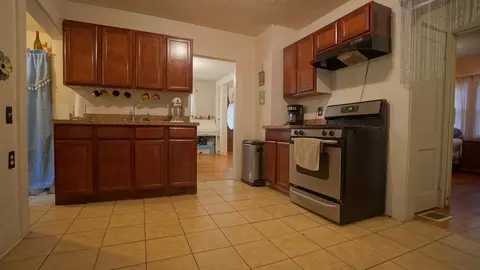 15 Viola St, Springfield, MA 01109 photo 11