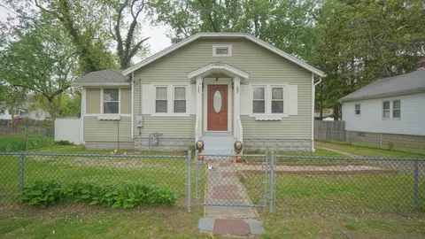 15 Viola St, Springfield, MA 01109