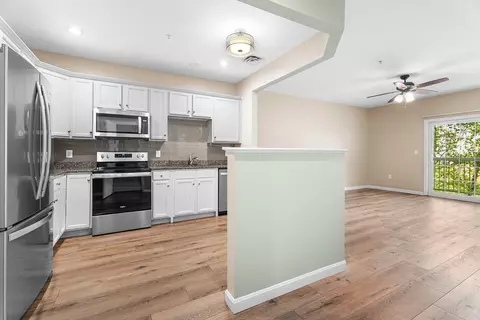 Kitchen - 9 Abigail Way #2012, Reading, MA 01867 photo 1 of 4