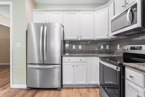 Kitchen - 9 Abigail Way #2012, Reading, MA 01867 photo 4 of 4