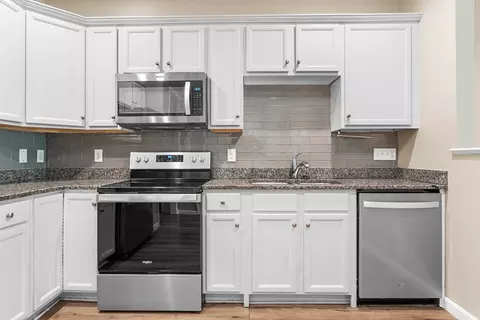 Kitchen - 9 Abigail Way #2012, Reading, MA 01867 photo 3 of 4