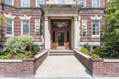 125 Park Dr #40, Boston, MA 02215