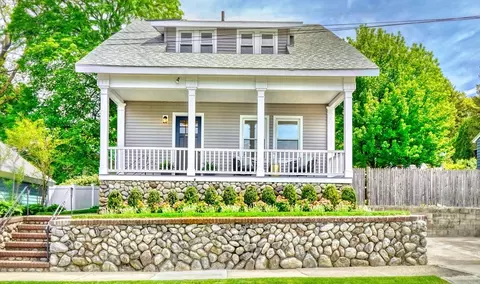 11 Argyle St, Melrose, MA 02176