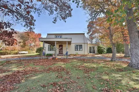 127 Ebony St, Fairhaven, MA 02719