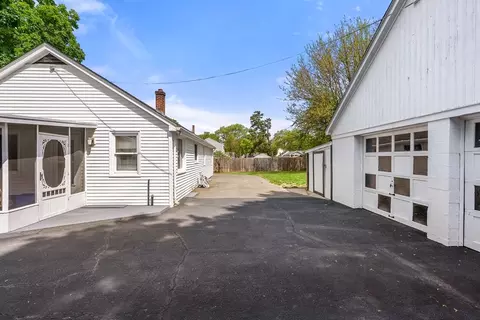 Exterior - 41 Pine Grove St, Springfield, MA 01119 photo 7 of 9