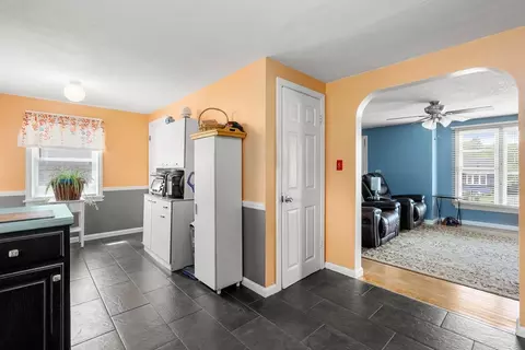 Entry Way - 41 Pine Grove St, Springfield, MA 01119 photo 3 of 3