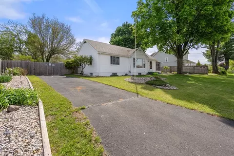 Exterior - 41 Pine Grove St, Springfield, MA 01119 photo 6 of 9