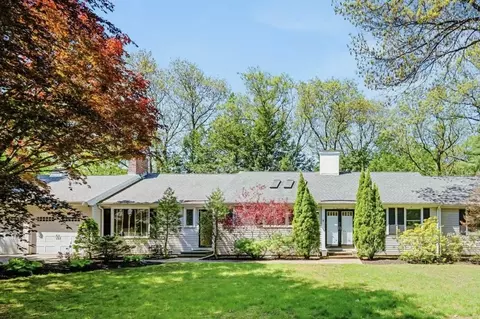 65 Thornberry Rd, Winchester, MA 01890