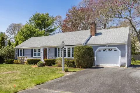 91 Victoria St, Centerville, MA 02632