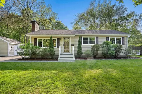 5 Diane Ln, Chelmsford, MA 01824