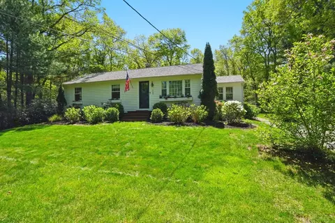 167 Cross St, Duxbury, MA 02332