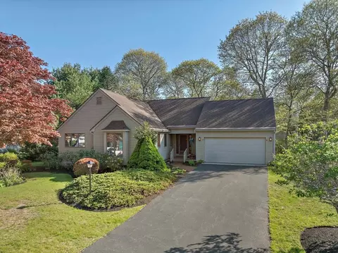47 Ard Righ Rd, Falmouth, MA 02556