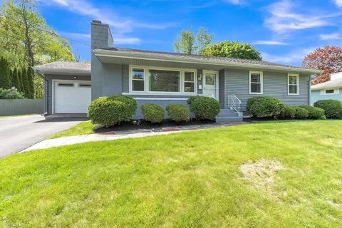 10 Briarcliff Ln, Paxton, MA 01612