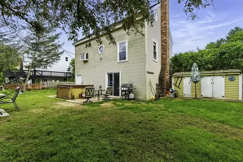 Exterior - 16 Picadilly St, Upton, MA 01568 photo 5 of 8