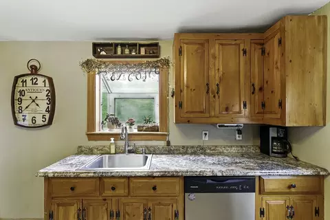 Kitchen - 16 Picadilly St, Upton, MA 01568 photo 3 of 5