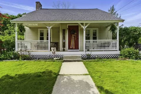 16 Picadilly St, Upton, MA 01568