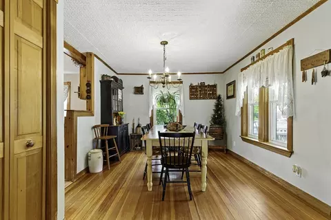 Dining - 16 Picadilly St, Upton, MA 01568 photo 1 of 2