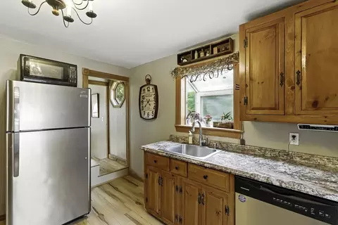 Kitchen - 16 Picadilly St, Upton, MA 01568 photo 4 of 5