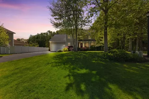 90 Sutherland Dr, Somerset, MA 02726