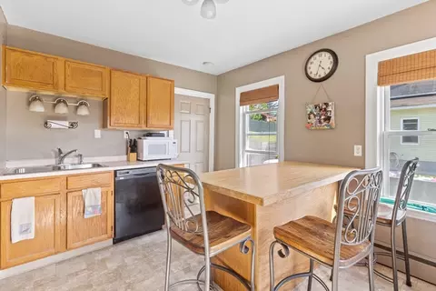 82 Brooks St, Worcester, MA 01606 photo 4