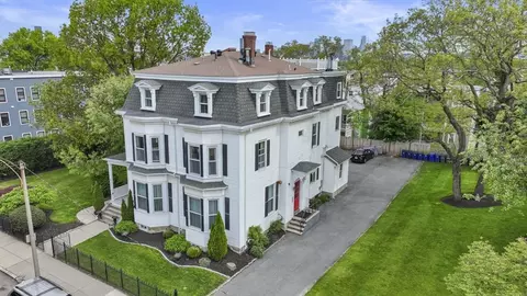 8 Mount Vernon St #4, Boston, MA 02125