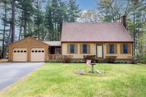 65 Rochester Rd, Carver, MA 02330